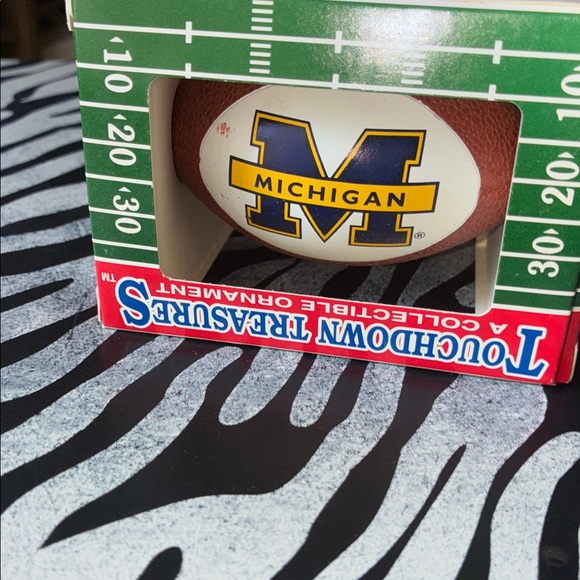 Michigan Football Ornament - Picture 9 of 9